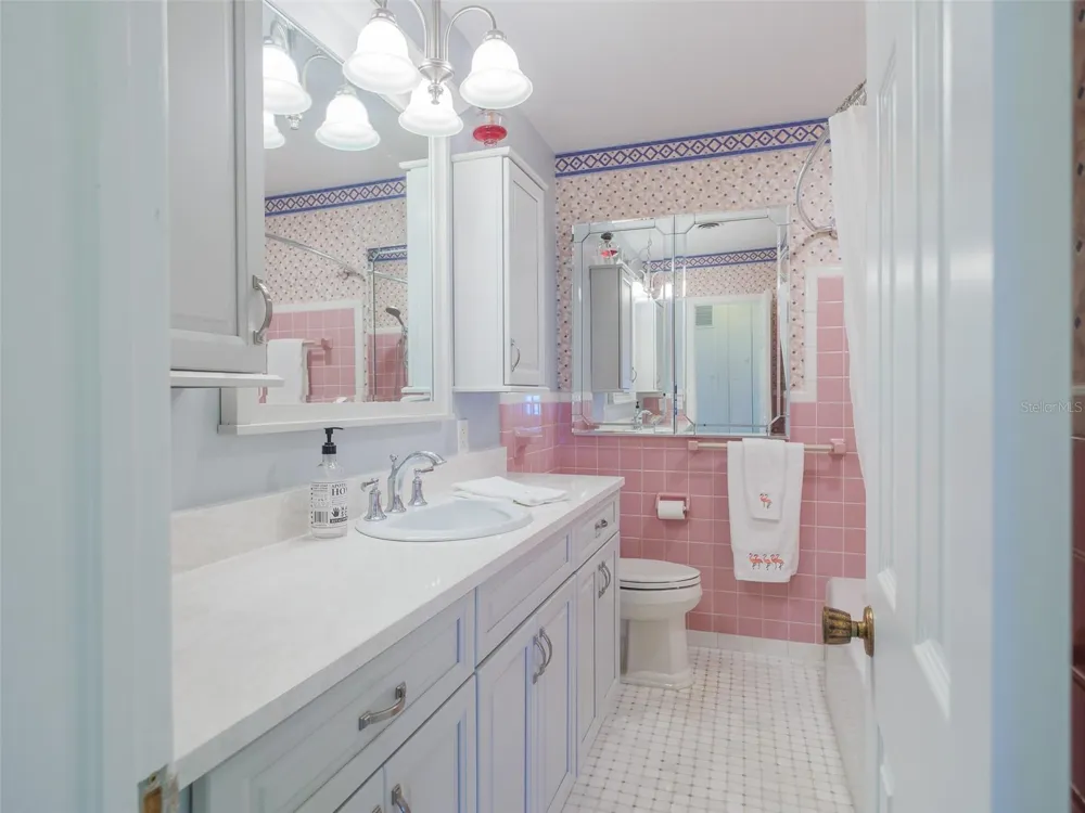 2410 RIVERSIDE DRIVE E Bradenton, FL 34208