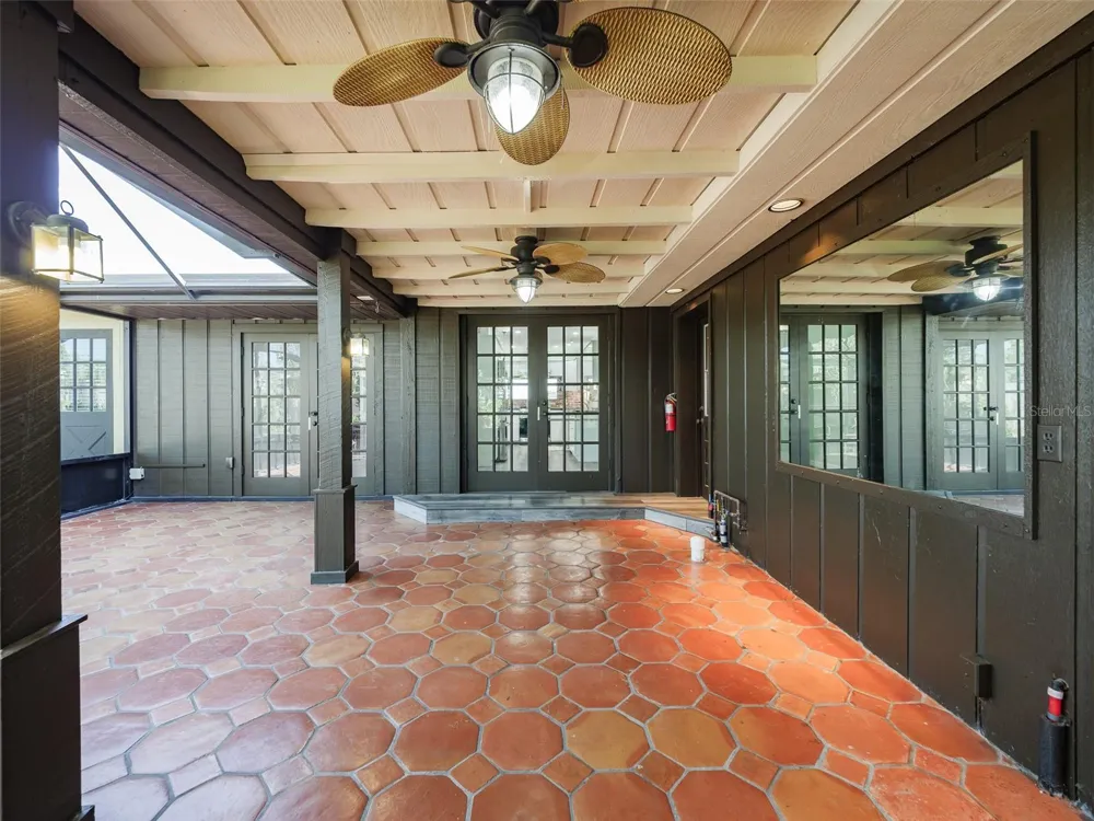 2410 RIVERSIDE DRIVE E Bradenton, FL 34208