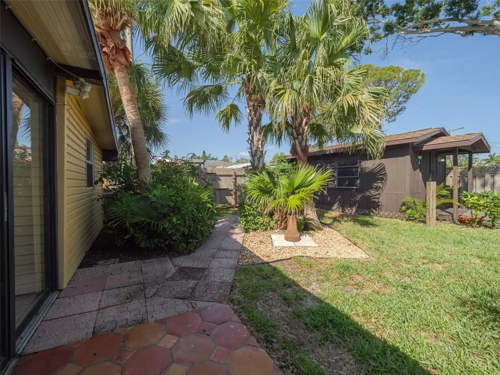 2410 RIVERSIDE DRIVE E Bradenton, FL 34208