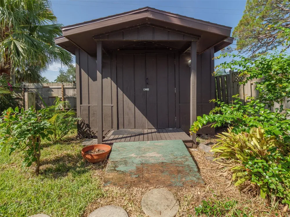 2410 RIVERSIDE DRIVE E Bradenton, FL 34208