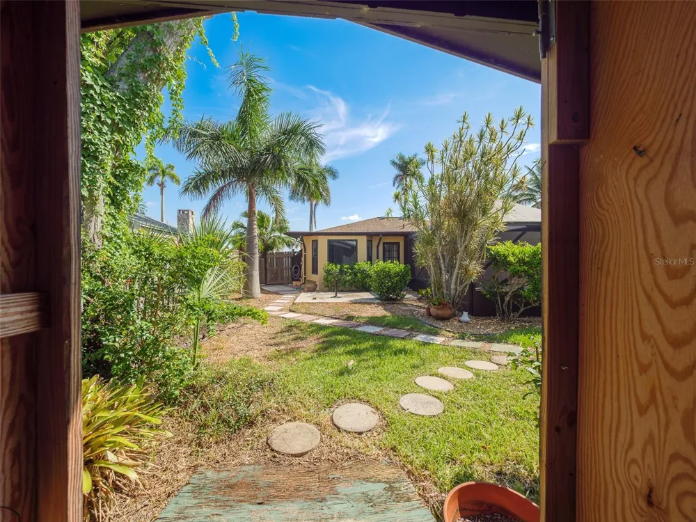2410 RIVERSIDE DRIVE E Bradenton, FL 34208