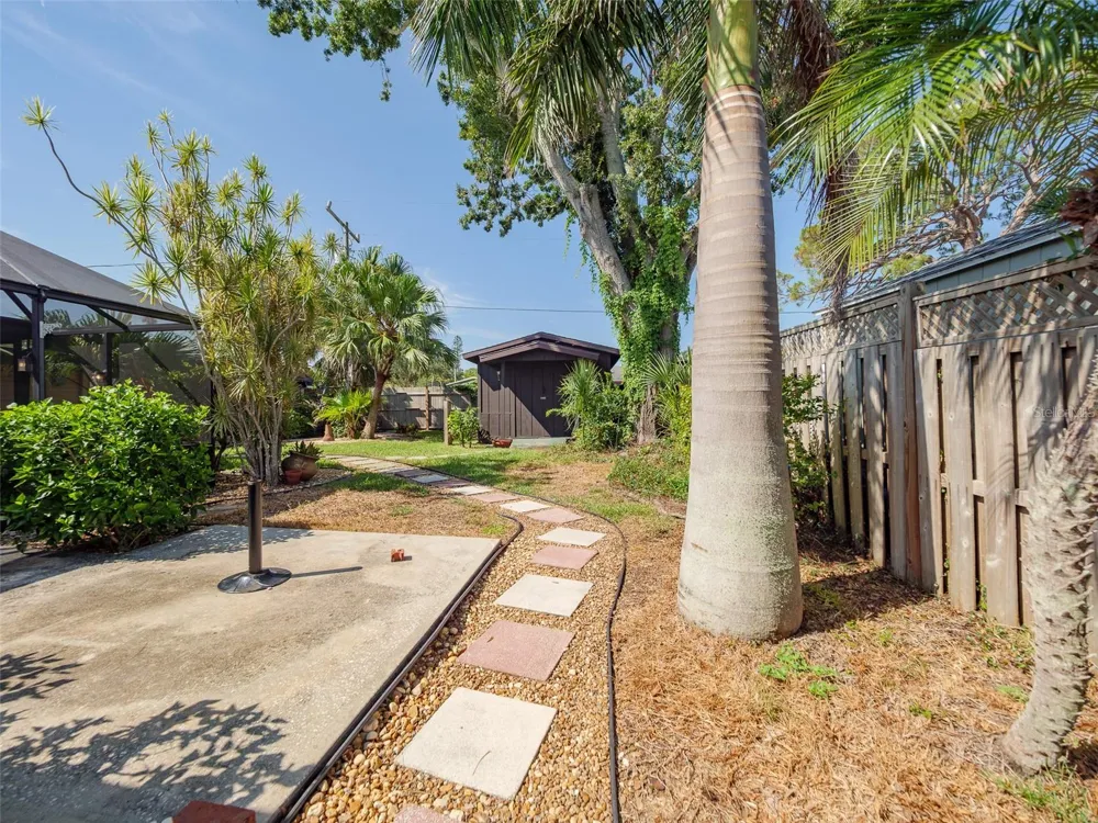2410 RIVERSIDE DRIVE E Bradenton, FL 34208