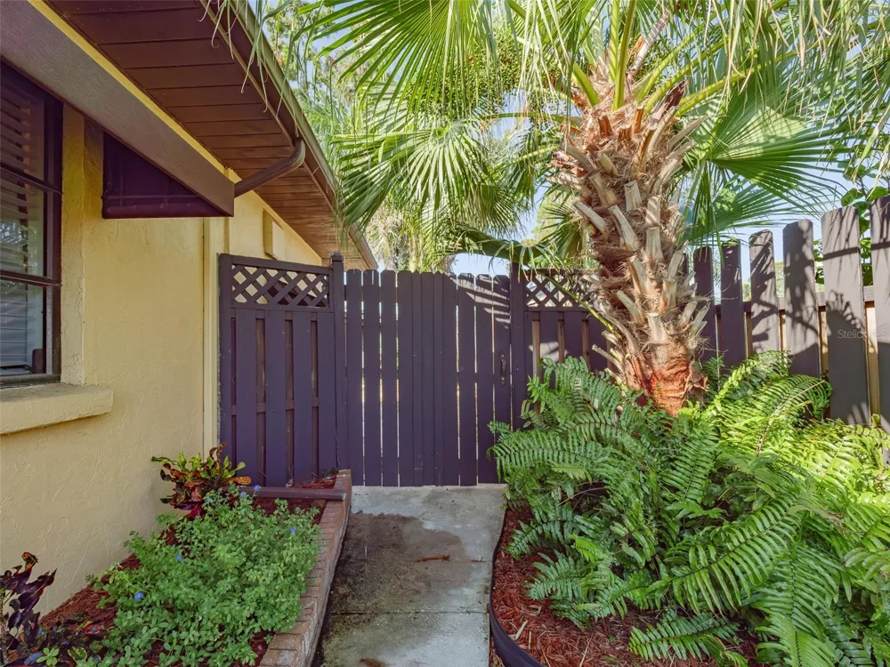 2410 RIVERSIDE DRIVE E Bradenton, FL 34208