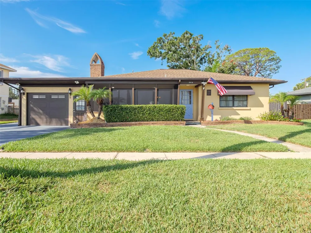 2410 RIVERSIDE DRIVE E Bradenton, FL 34208