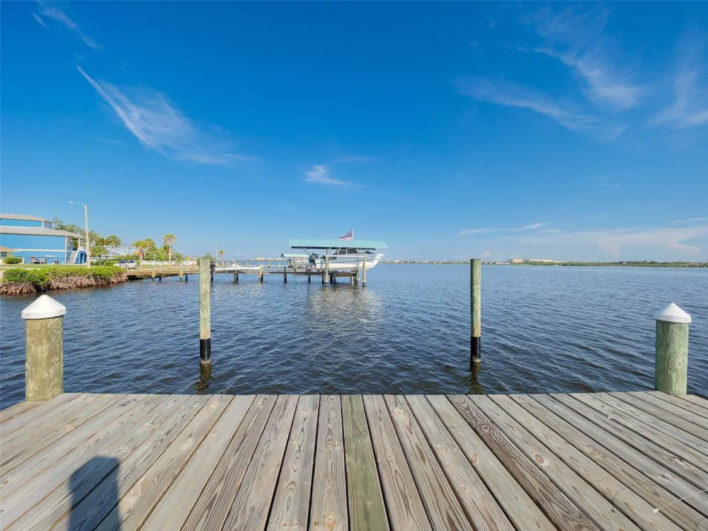 2410 RIVERSIDE DRIVE E Bradenton, FL 34208