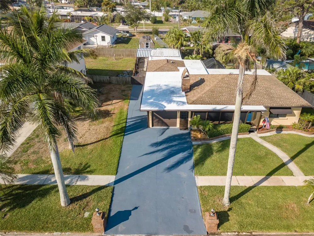 2410 RIVERSIDE DRIVE E Bradenton, FL 34208