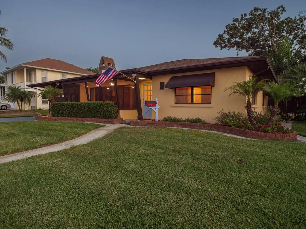 2410 RIVERSIDE DRIVE E Bradenton, FL 34208