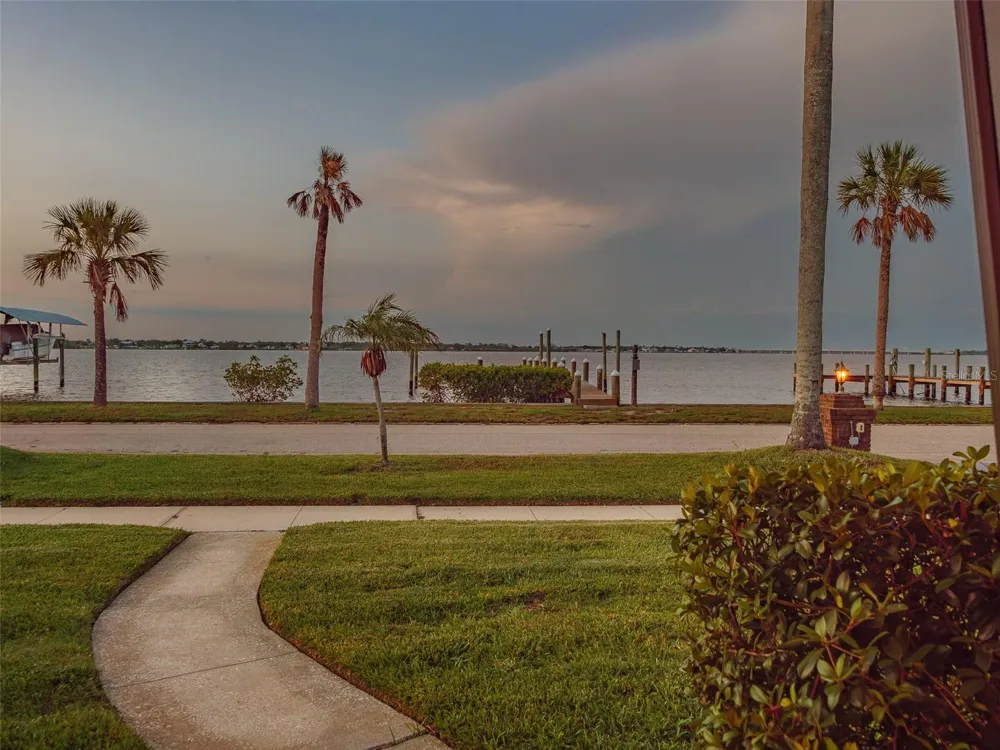 2410 RIVERSIDE DRIVE E Bradenton, FL 34208