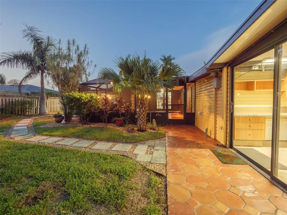 2410 RIVERSIDE DRIVE E Bradenton, FL 34208