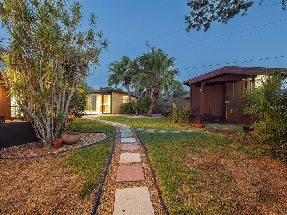 2410 RIVERSIDE DRIVE E Bradenton, FL 34208