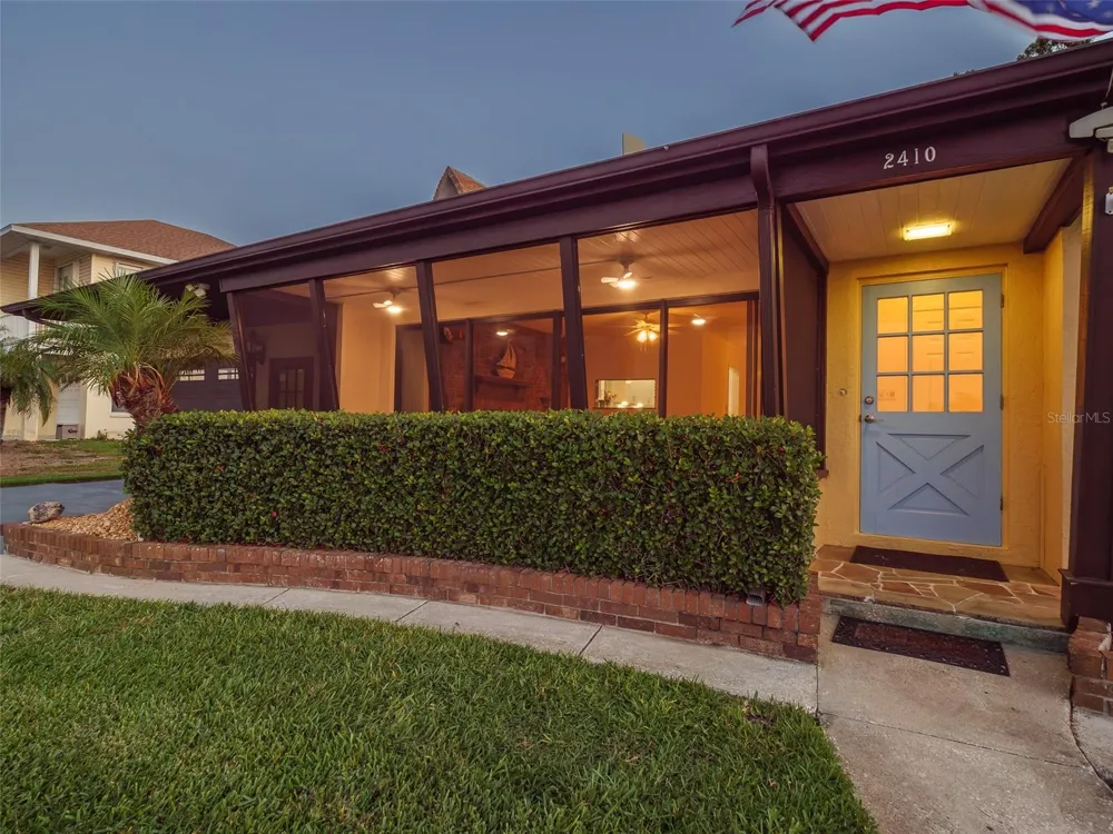 2410 RIVERSIDE DRIVE E Bradenton, FL 34208