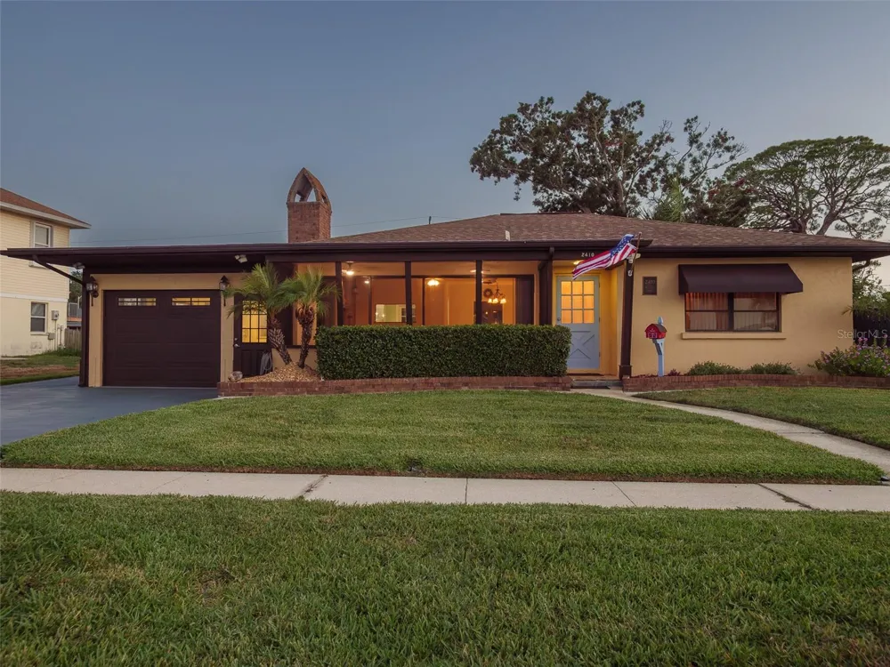 2410 RIVERSIDE DRIVE E Bradenton, FL 34208