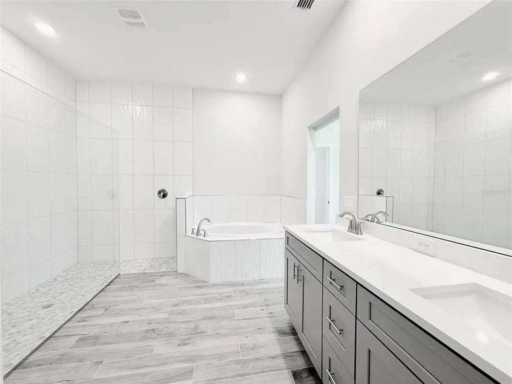30280 W BLUEBELL AVENUE Eustis, FL 32736