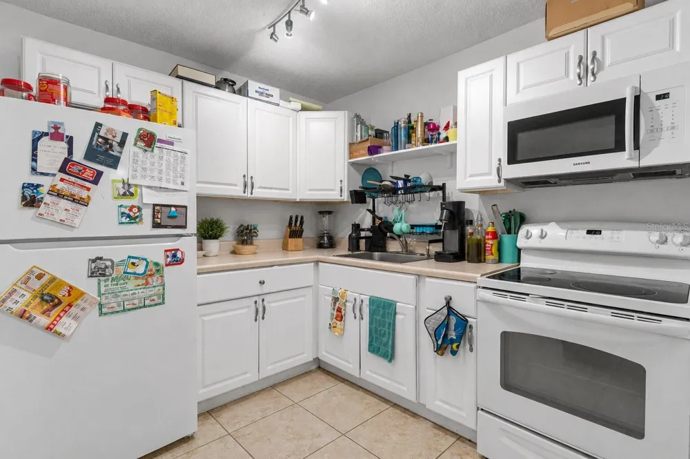 6018 LAKTREE LANE #E Temple Terrace, FL 33617
