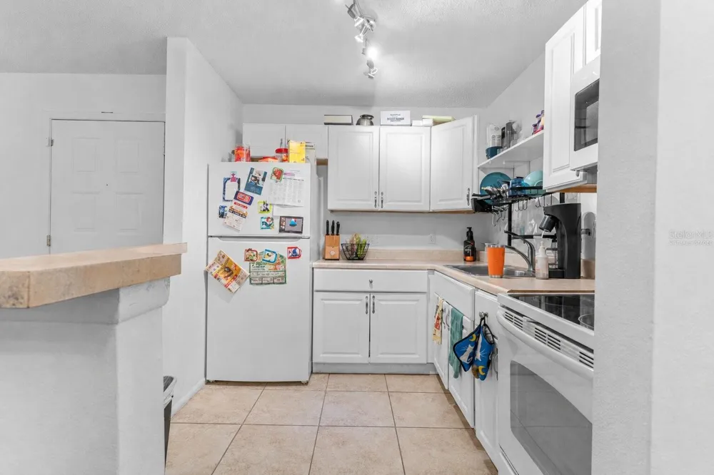 6018 LAKTREE LANE #E Temple Terrace, FL 33617