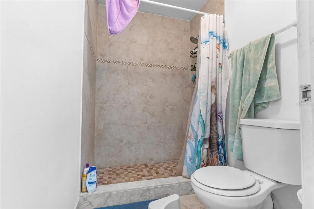 6018 LAKTREE LANE #E Temple Terrace, FL 33617