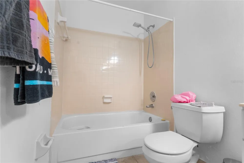 6018 LAKTREE LANE #E Temple Terrace, FL 33617