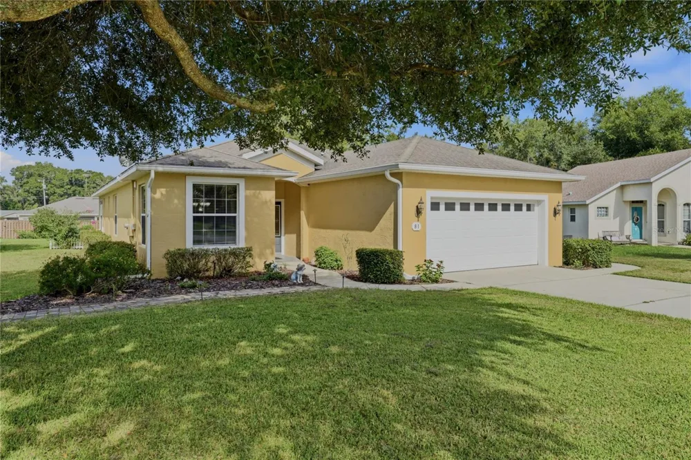 81 TWIN LAKE CIR Umatilla, FL 32784