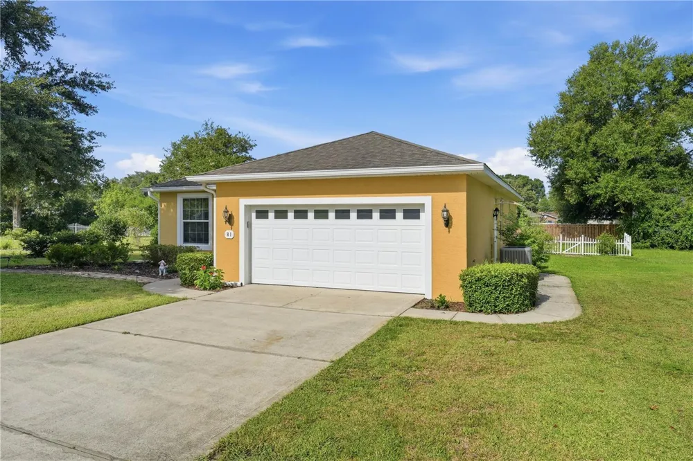 81 TWIN LAKE CIR Umatilla, FL 32784
