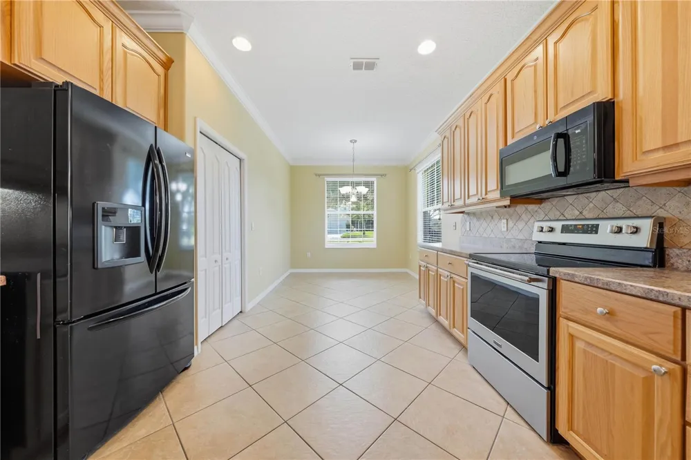 81 TWIN LAKE CIR Umatilla, FL 32784