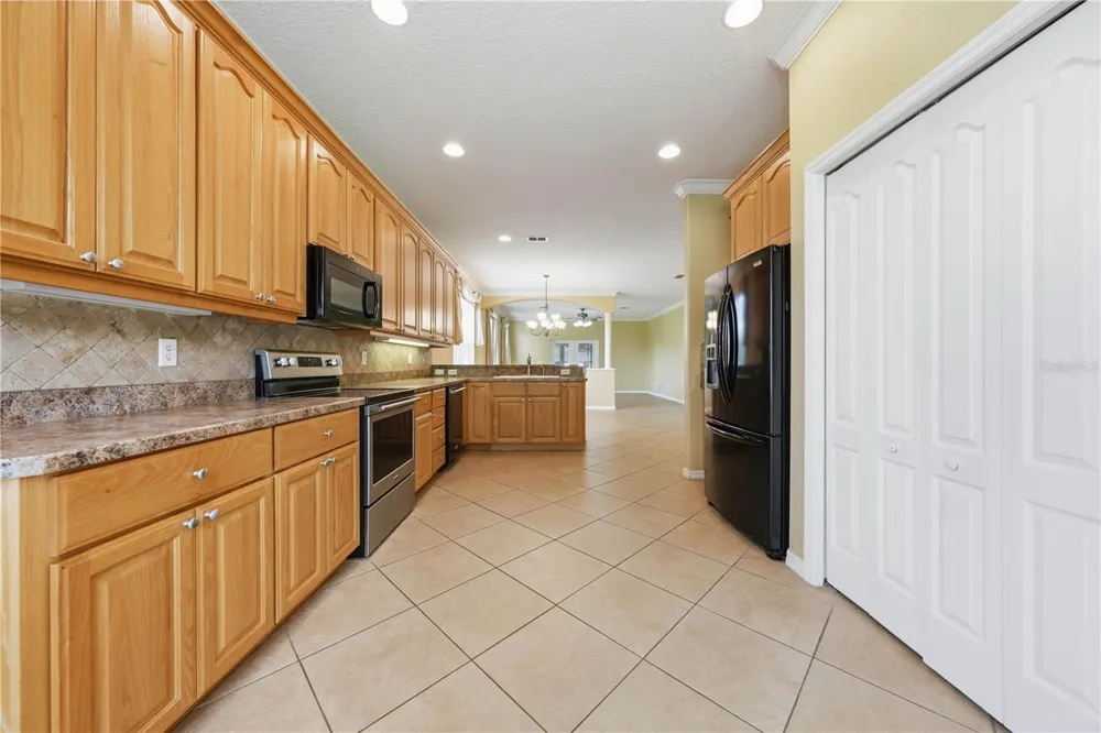 81 TWIN LAKE CIR Umatilla, FL 32784