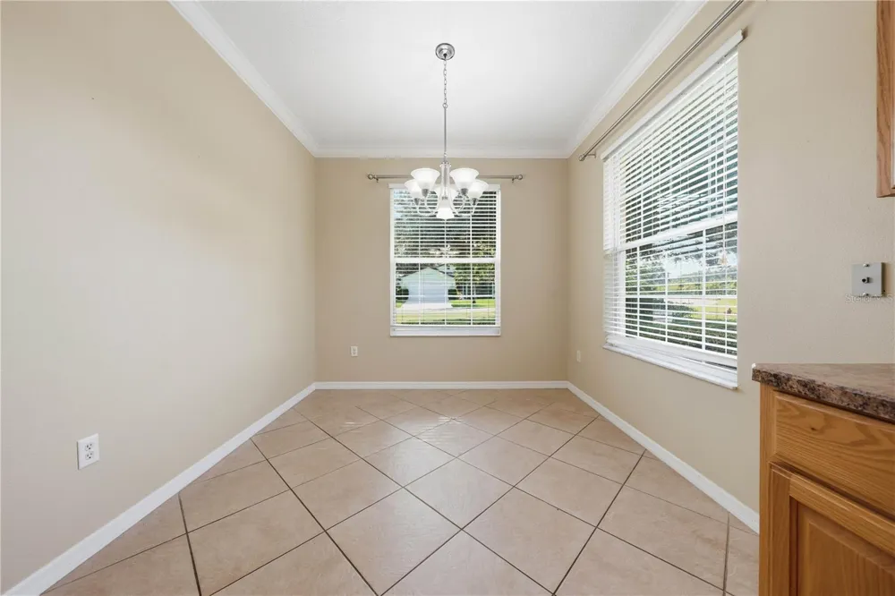 81 TWIN LAKE CIR Umatilla, FL 32784