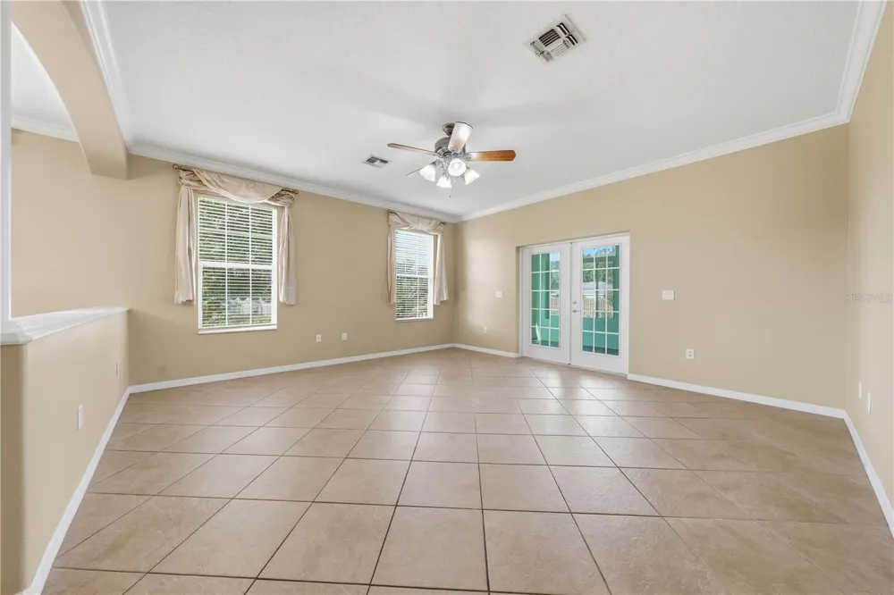 81 TWIN LAKE CIR Umatilla, FL 32784