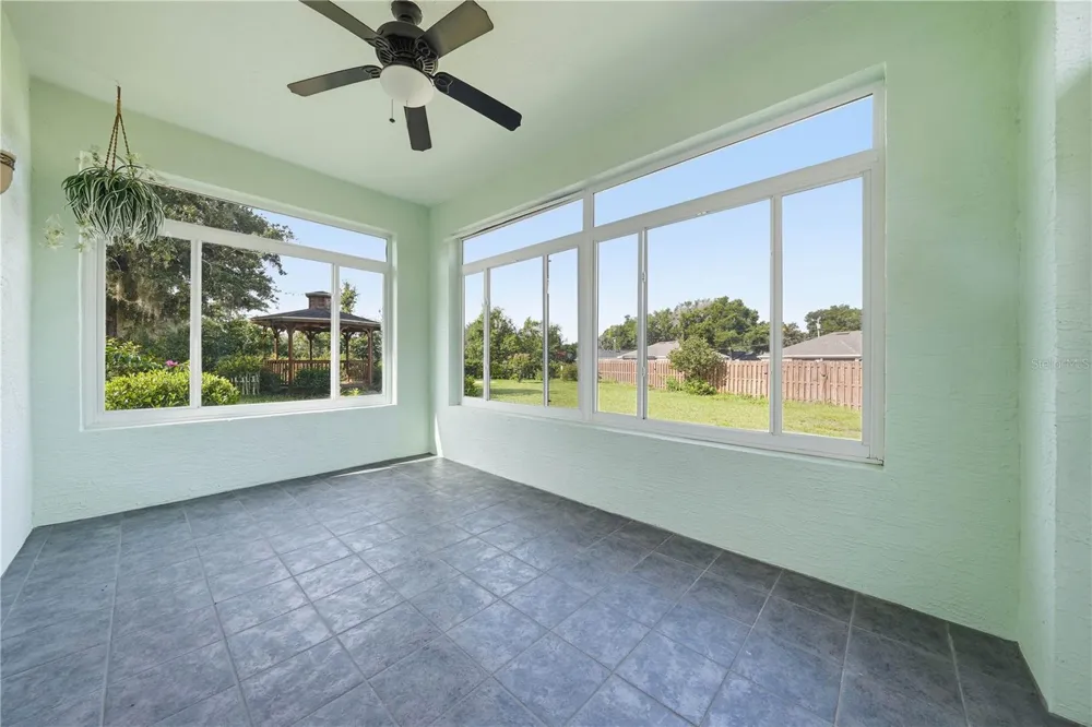 81 TWIN LAKE CIR Umatilla, FL 32784