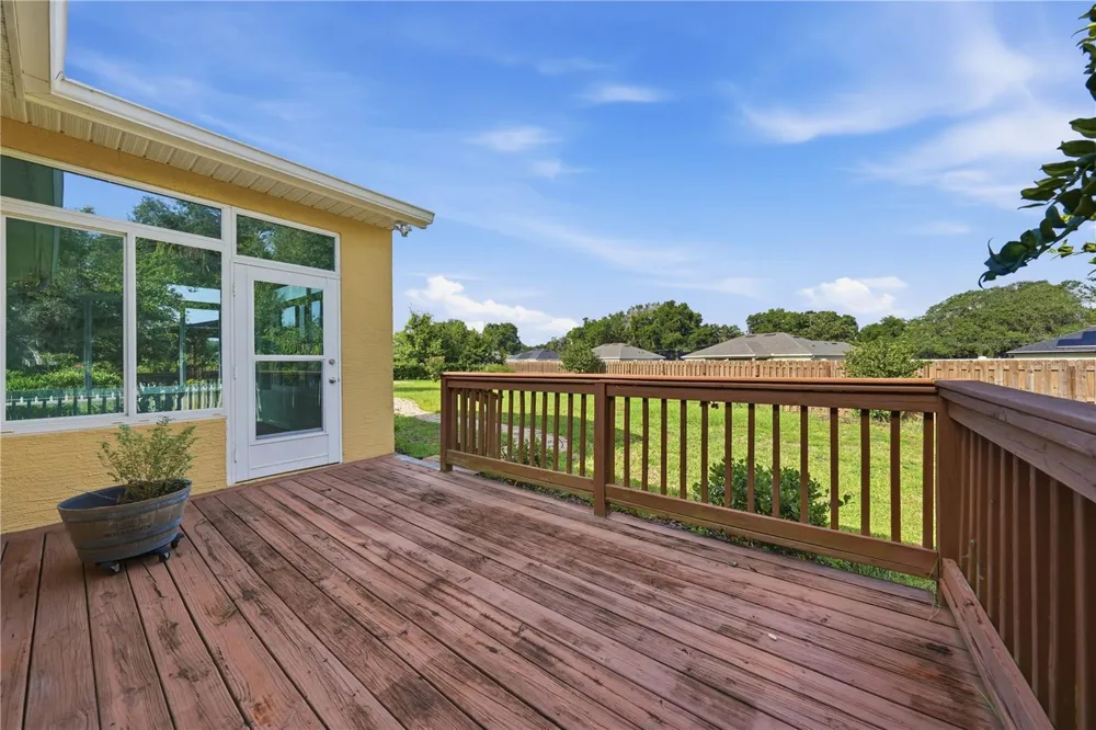 81 TWIN LAKE CIR Umatilla, FL 32784