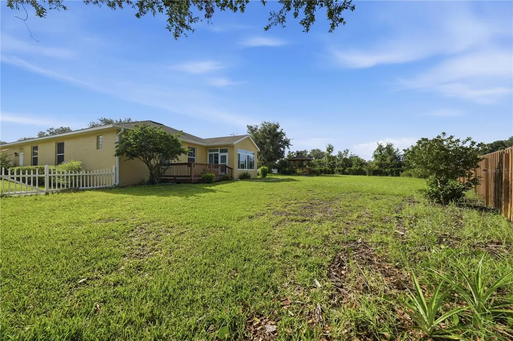 81 TWIN LAKE CIR Umatilla, FL 32784