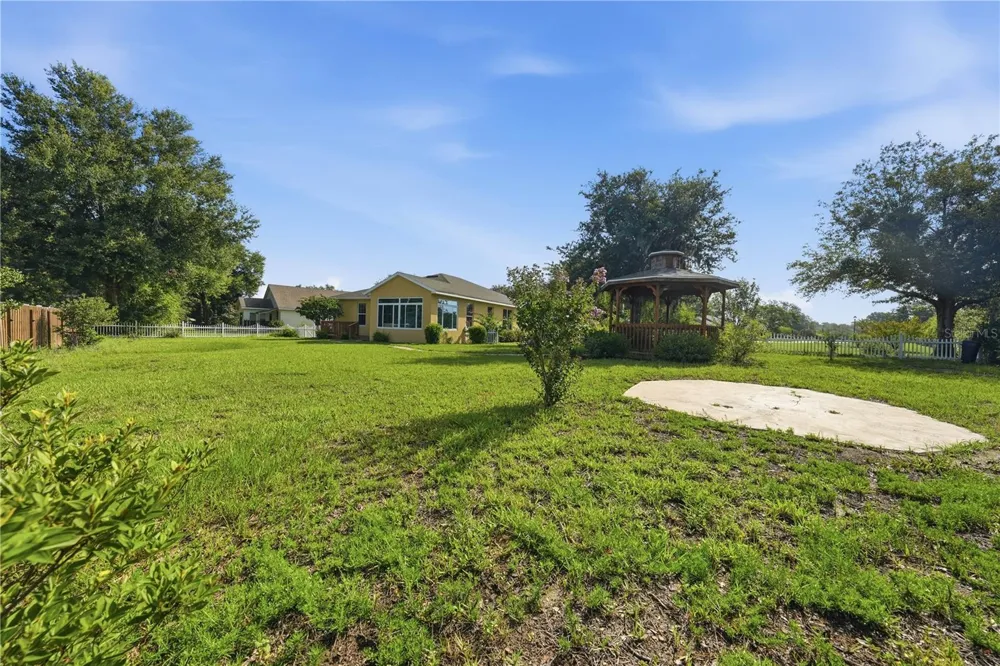 81 TWIN LAKE CIR Umatilla, FL 32784
