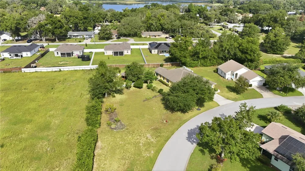 81 TWIN LAKE CIR Umatilla, FL 32784