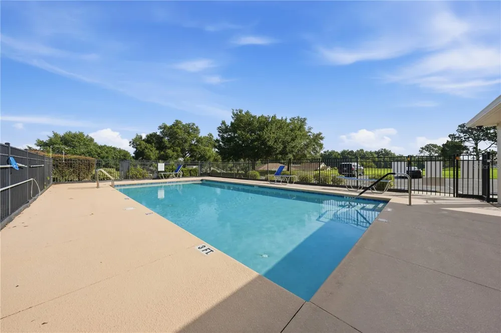 81 TWIN LAKE CIR Umatilla, FL 32784
