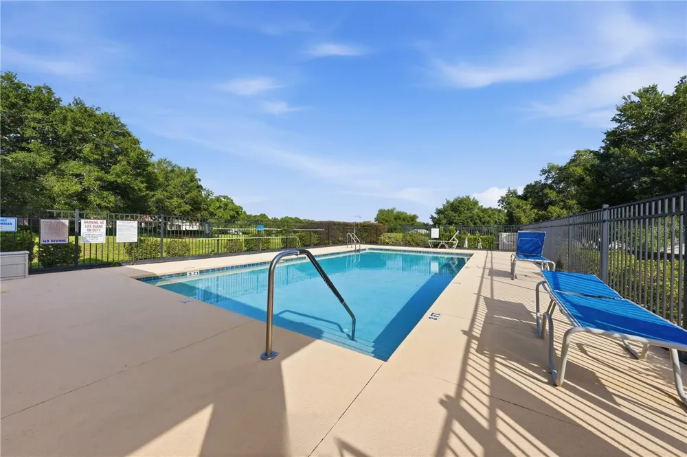 81 TWIN LAKE CIR Umatilla, FL 32784