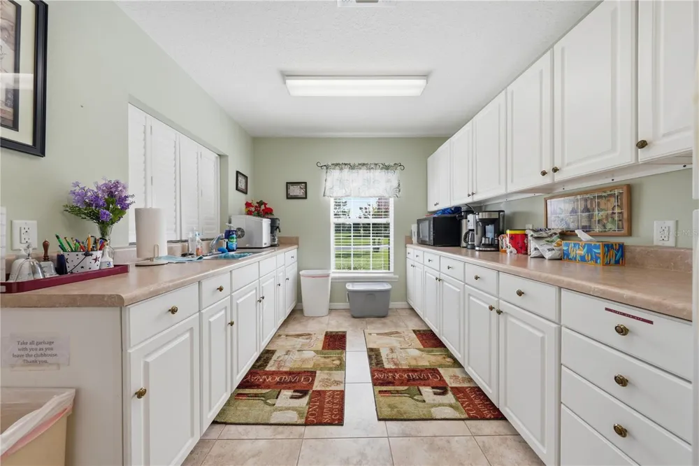 81 TWIN LAKE CIR Umatilla, FL 32784
