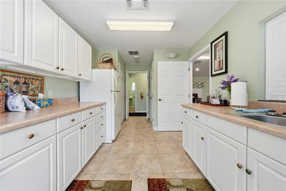 81 TWIN LAKE CIR Umatilla, FL 32784