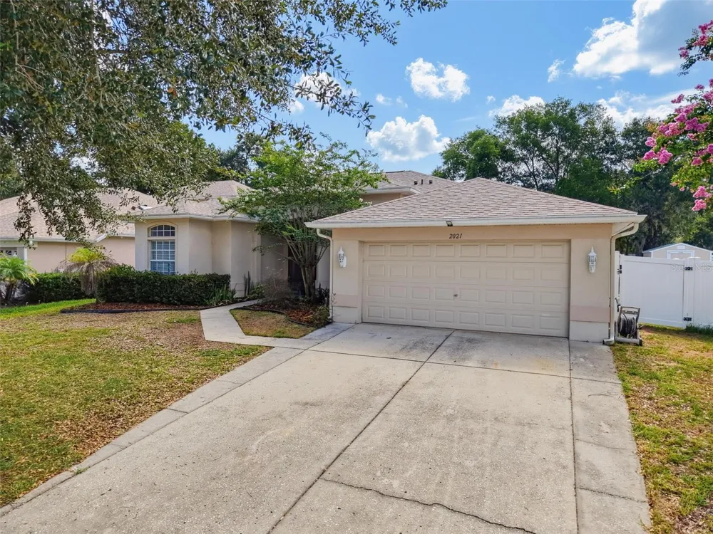2021 RUTHERFORD DRIVE Dover, FL 33527