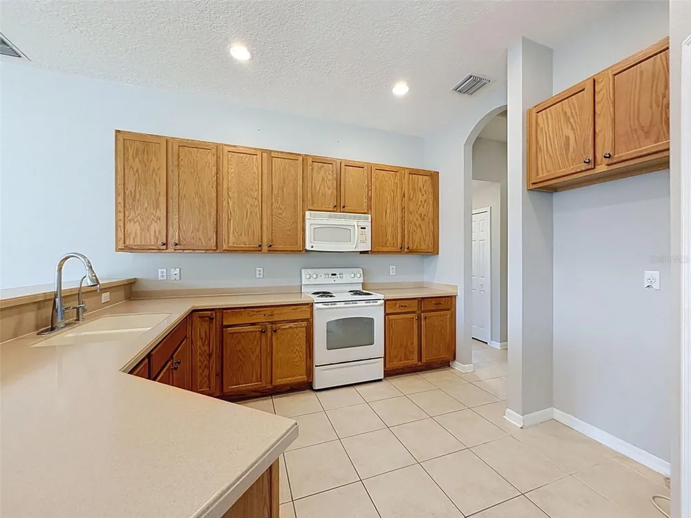 2021 RUTHERFORD DRIVE Dover, FL 33527