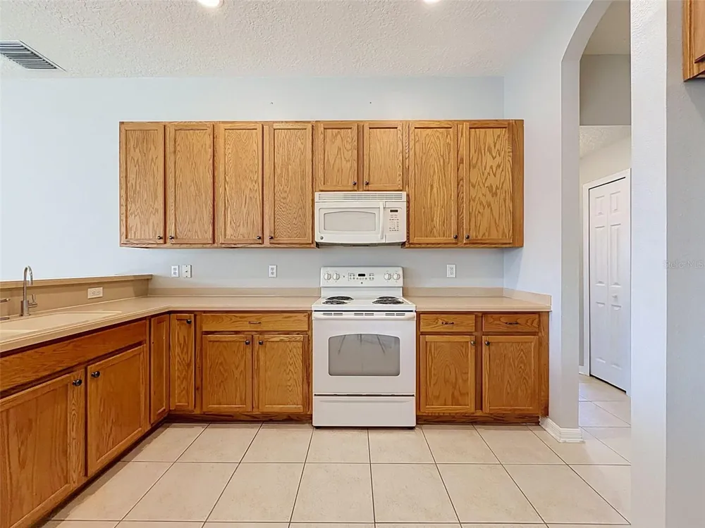2021 RUTHERFORD DRIVE Dover, FL 33527