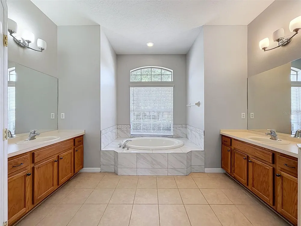 2021 RUTHERFORD DRIVE Dover, FL 33527