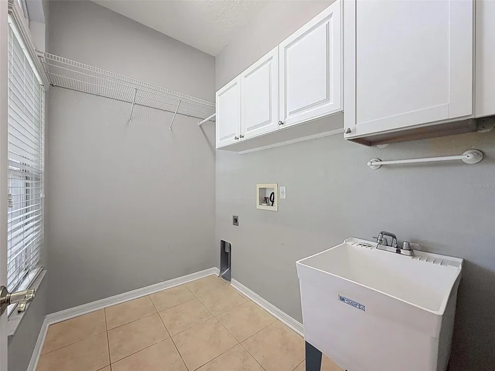 2021 RUTHERFORD DRIVE Dover, FL 33527