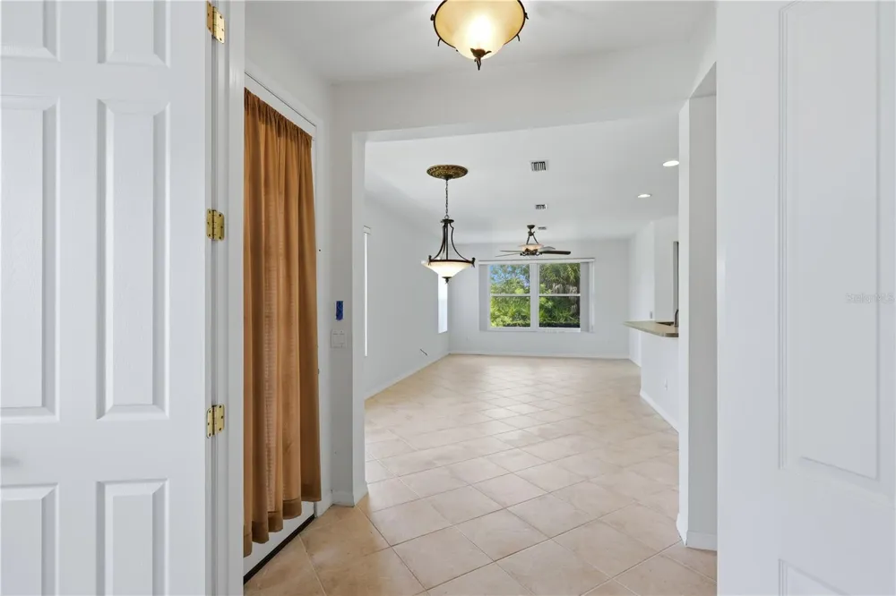 2462 MAGNOLIA CIRCLE North Port, FL 34289
