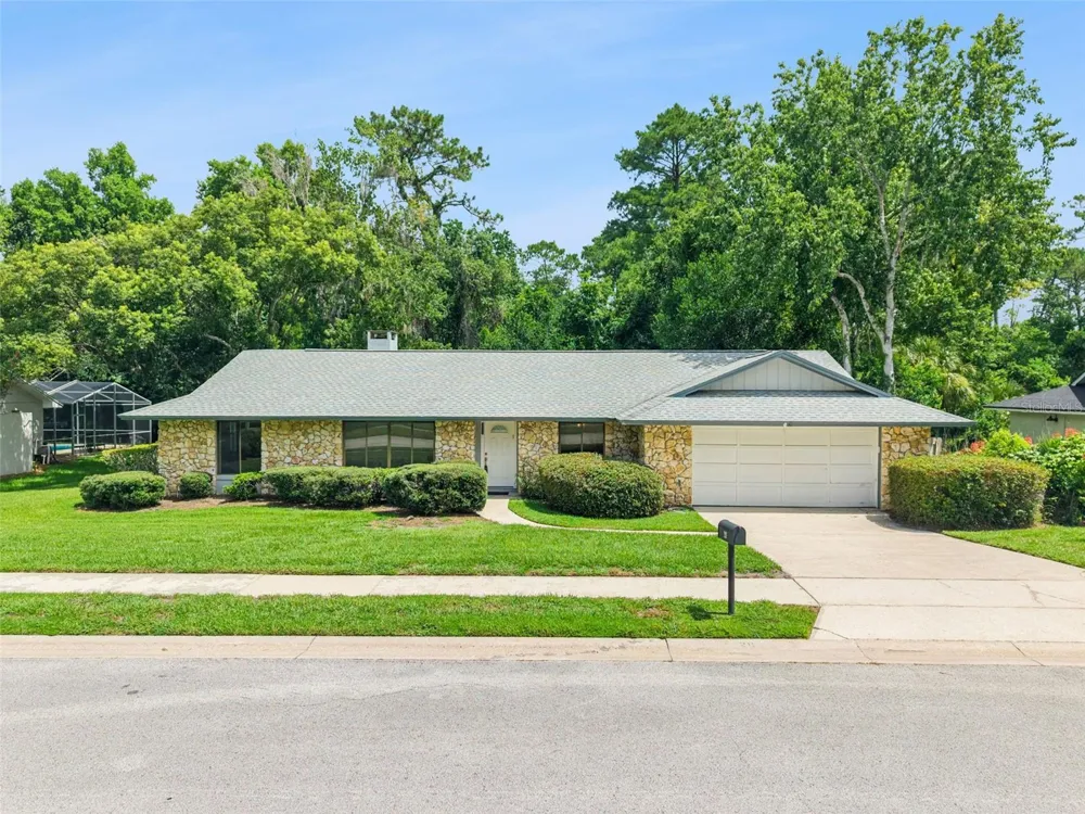211 HICKORY DRIVE Longwood, FL 32779