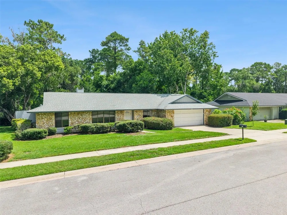 211 HICKORY DRIVE Longwood, FL 32779