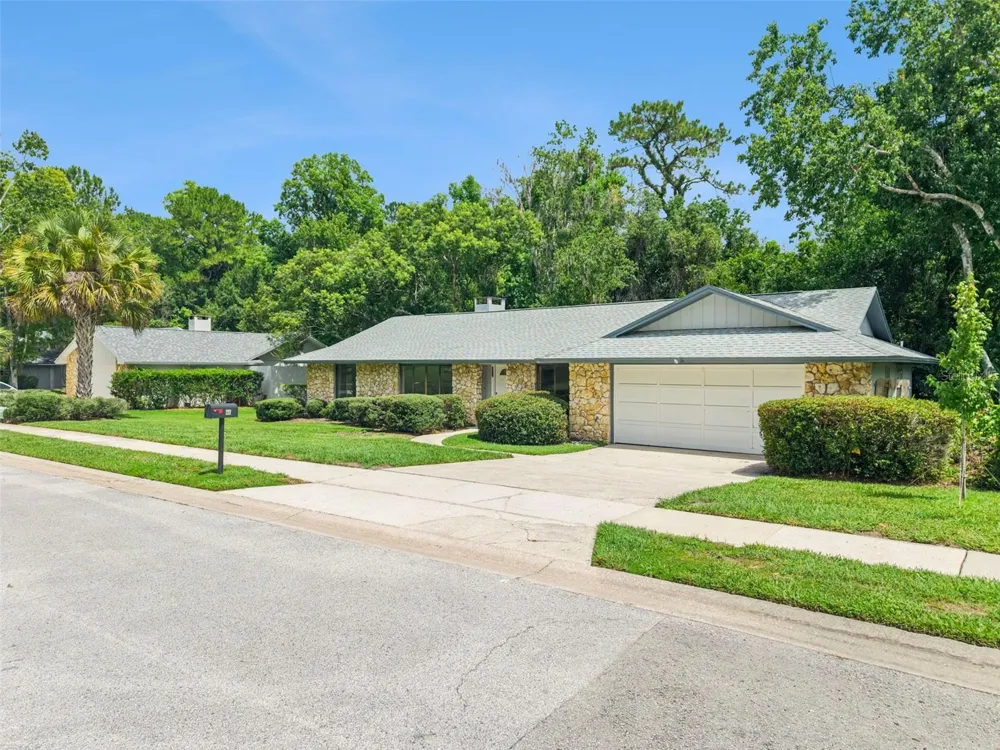 211 HICKORY DRIVE Longwood, FL 32779