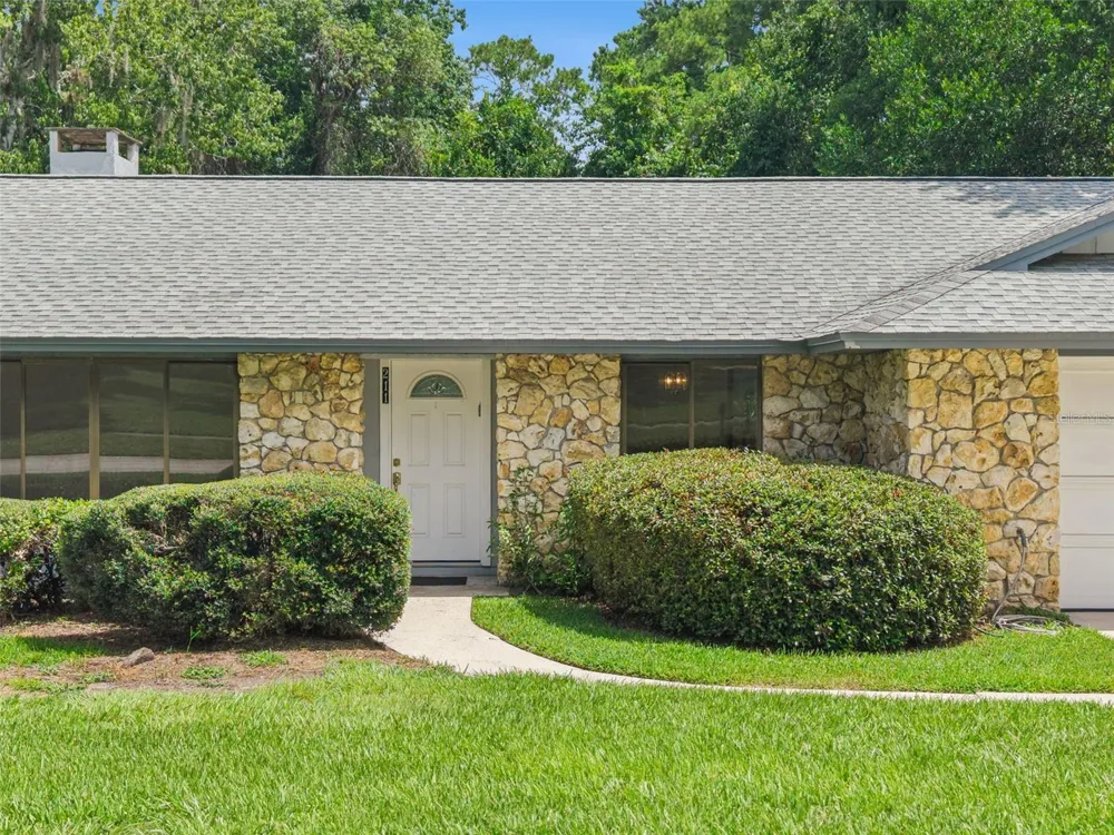 211 HICKORY DRIVE Longwood, FL 32779