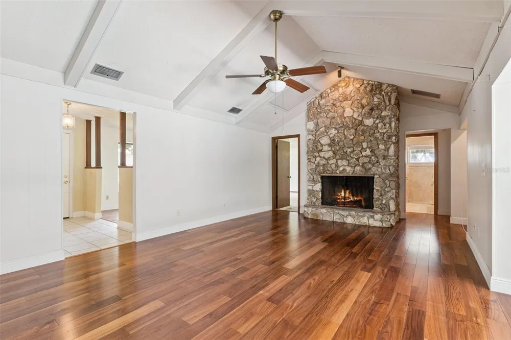 211 HICKORY DRIVE Longwood, FL 32779
