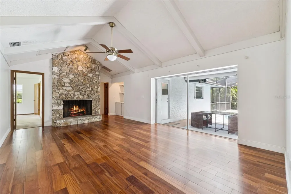 211 HICKORY DRIVE Longwood, FL 32779