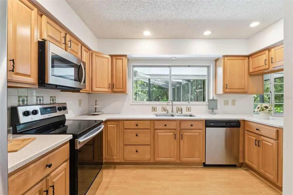 211 HICKORY DRIVE Longwood, FL 32779