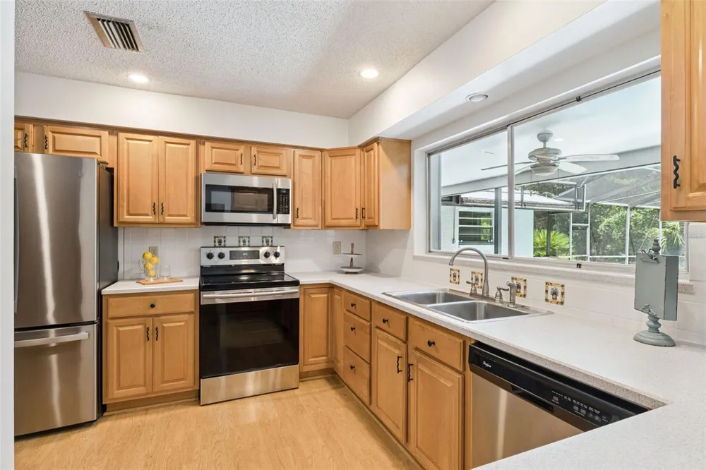 211 HICKORY DRIVE Longwood, FL 32779